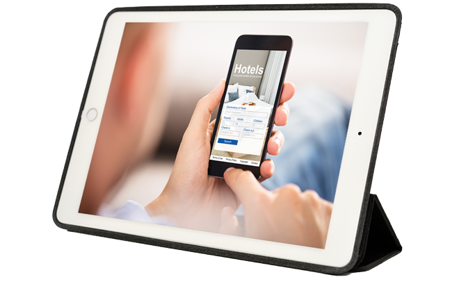 EINSATZ_SEO_Hotel_mobil_buchen_Abbildung von Handy mit Hand